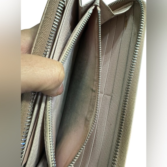 Beautiful MIU MIU Pink Wallet💘 - Picture 2 of 3